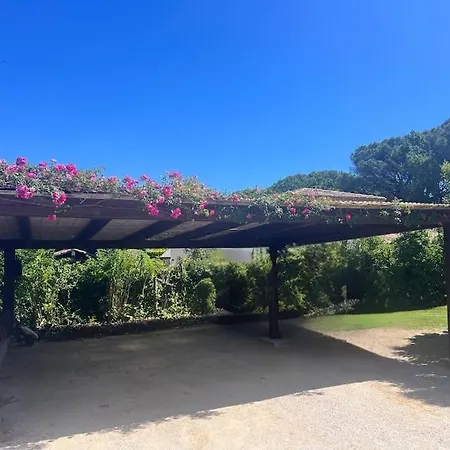 Provencale, Piscine Вілла